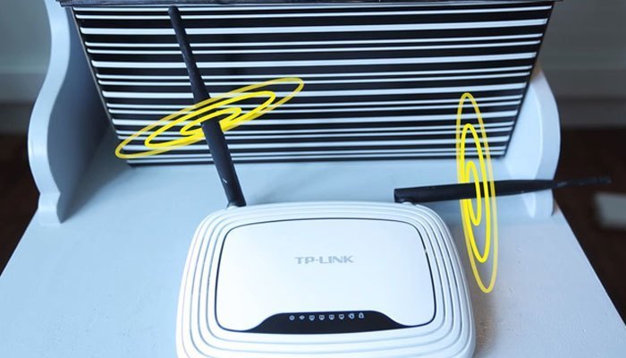 Quay 2 anten wifi vuông góc với nhau giúp tăng tốc độ wifi